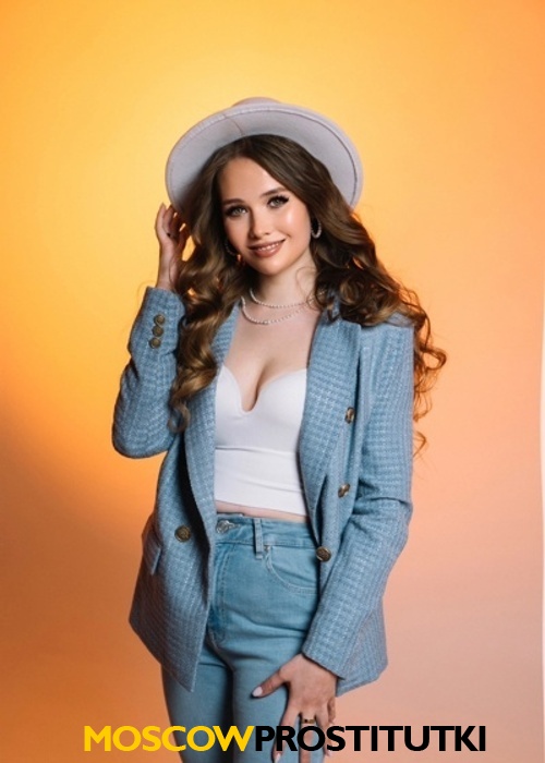  Алина
